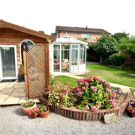 Formby Pinewood Studio Panzió Kültér fotó