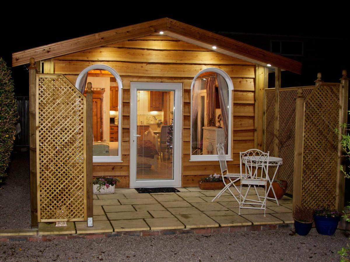 Formby Pinewood Studio Panzió Kültér fotó